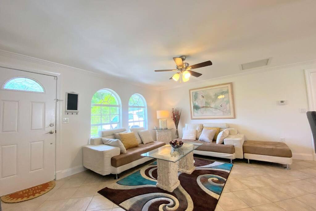 Cheerfull 4/Bed/ 3 Bath / Pool / Best Location Naples Exterior photo