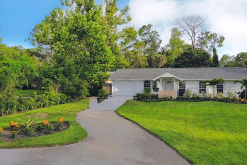 Cheerfull 4/Bed/ 3 Bath / Pool / Best Location Naples Exterior photo
