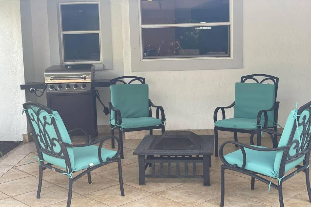 Cheerfull 4/Bed/ 3 Bath / Pool / Best Location Naples Exterior photo